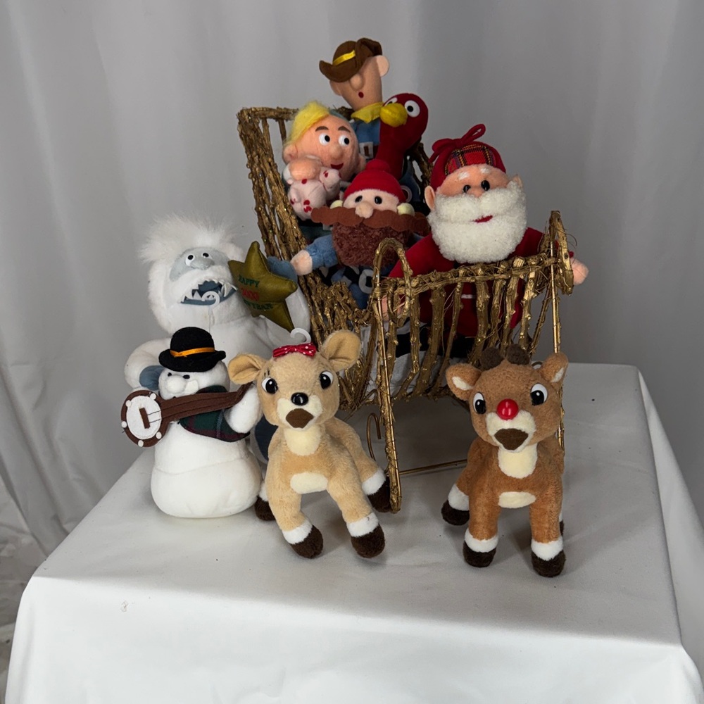 VTG: Rudolph the Reindeer plush figurine set with sleigh